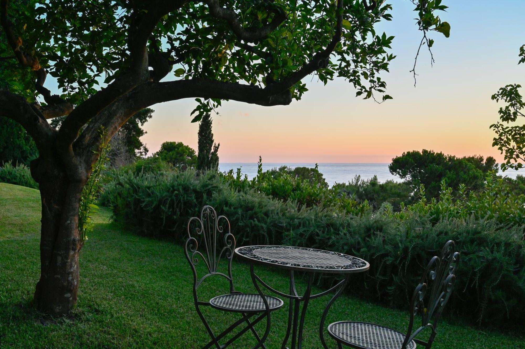 Albeca Boutique Hotel - Relais De Charme Sul Mare Castellabate Exterior photo